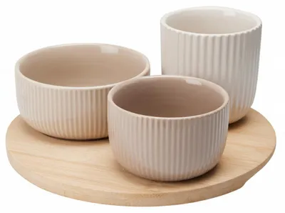Productafbeelding van Een set van 3 keramische schaaltjes voor het serveren, met een ronde bamboe onderzetter
