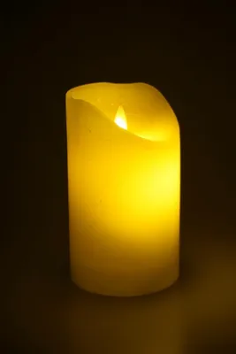 Produktbild von LED Echtwachskerze - creme / elfenbein - D7,5cm H12,5 cm - realer Flammenoptik - Batteriebetrieben - Timerfunktion - Weihnachtsdeko