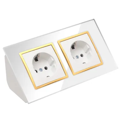 Produktbild von Glas Ecksteckdose 2-fach Steckdosenblock 45° Verteilerdose weiß mit goldenem Rand.