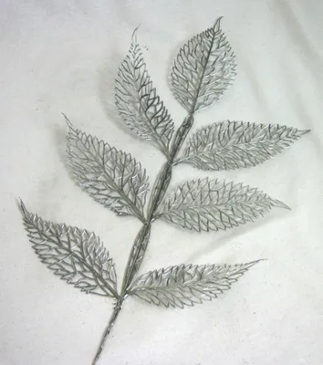 Produktbild von Künstlicher Dekoblätterzweig silber ca. 53 cm