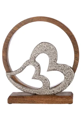 Produktbild von Gilde Kreis "Herz in Herz" aus Mangoholz, Herzen aus Aluminium H: 26 cm B: 24 cm T: 5cm 42956