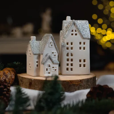 Produktbild von Keramik LED Haus - weiß silber Glitzer - 7 x 11,5 x 7 cm - Lichthaus