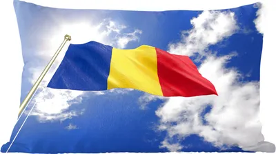 Produktbild von MuchoWow® Zierkissen Sofakissen Wohnzimmer Dekokissen 50x30 cm Rumäniens Flagge weht am Himmel - Wohnzimmerdekoration - Polster mit Photo