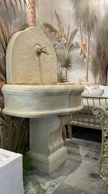 Produktbild von Casa Padrino Luxus Barock Wandbrunnen Grau 85 x 58,5 x H. 146 cm - Prunkvoller Barockstil Keramik Brunnen - Barock Garten Brunnen - Barock Deko Accessoires