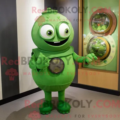 Productafbeelding van Groene gehaktballen mascotte REDBROKOLY kostuum karakter gekleed met een coltrui en armbandhorloges
