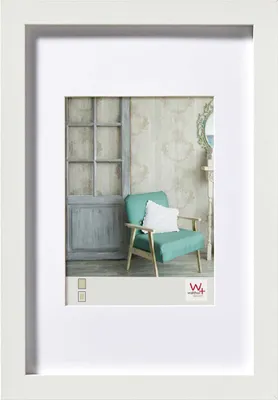 Zdjęcie produktu dla Ramka drewniana Walther EA824W Stockholm 18x24 cm biała Passepartout MDF szkło
