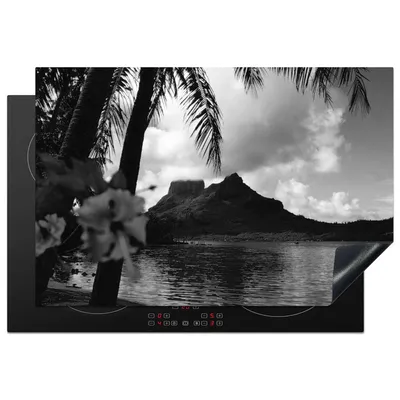 Produktbild von KitchenYeah© Herdabdeckplatte Blumen auf Bora Bora - schwarz und weiß , 78x52cm, Küche Deko, Glaskeramikkochfeld Herdabdeckung, Abdeckplatte fùr Kochfeld