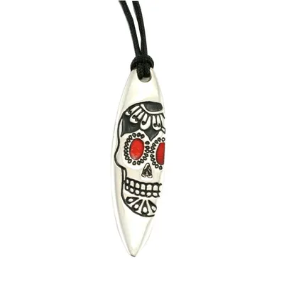 Immagine prodotto di Silver+Surf: gioiello in argento a forma di tavola da surf con teschio
