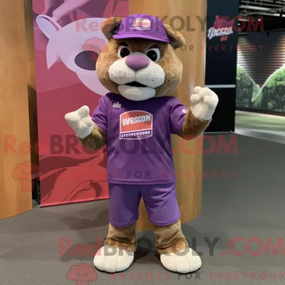 Productafbeelding van Paars REDBROKOLY Puma-mascottekostuum gekleed met een cargoshort en hoofdbanden