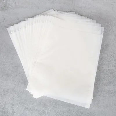 Produktbild von 100 Pergamin Papiertüten weiß leicht transparent mit Lasche 18,5 x 23 + 3 cm25 Stück