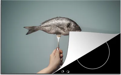 Produktbild von KitchenYeah© Herdabdeckplatte Fisch auf einer Silbergabel , 80x52cm, Küche Deko, Glaskeramikkochfeld Herdabdeckung, Abdeckplatte fùr Kochfeld