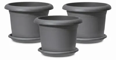 Produktbild von Scheurich 3er Set Blumentöpfe Oliver mit Untersetzern, Farbe: Metallic Grey, 40,4 cm Durchmesser, 28,1 cm hoch, 19,3 l Vol., KI-generiertes Bild