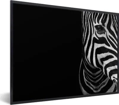 Produktbild von MuchoWow® Gerahmtes Poster Tiere - Zebra - Schwarz - Weiß 80x60 cm - Poster mit Schwarzem Bilderrahmen Wandposter Rahmen Foto Bilder - Schwarzem - Mit Gestell