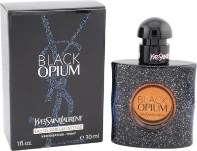 Yves Saint Laurent Black Opium Eau de Parfum Intense, schwarzer glitzernder Flakon mit kupferfarbenem Etikett und schwarzer Box mit blauen Glitzerdetails.