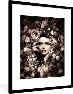 Produktbild von MuchoWow® Gerahmtes Poster Frau - Blumen - Botanisch - Natur 60x80 cm - Poster mit Schwarzem Bilderrahmen Wandposter Rahmen Foto Bilder - Wohnzimmer - Dekorationen - Prämie