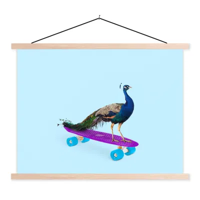 Produktbild von MuchoWow® Textilposter Pfau - Blau - Skateboard - Tiere - Lustig 120x90 cm mit holzfarbenen Rahmen - Magnetisch