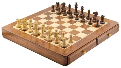 Produktbild von Exklusives Schachset – Palisander Staunton Figuren 7,8 cm & Italfama Schachkasten mit 2 Schubladen und Einzelfächern 46x46 cm
