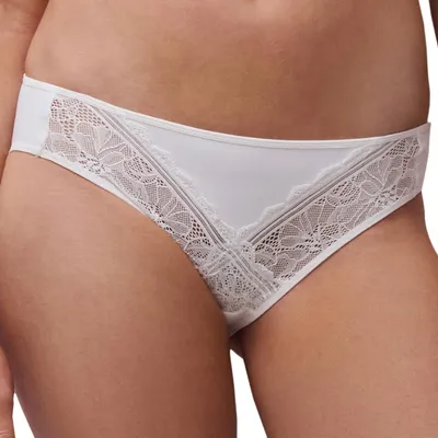 Immagine prodotto di Slip Chantelle Easy Feel Floral Touch Slip con fascia in pizzo floreale come dettaglio speciale, Realizzato in materiale opaco, Vestibilità perfetta