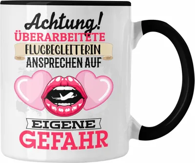 Produktbild von Trendation - Flugebegleiterin Tasse Geschenk Lustiger Spruch Geschenkidee Kaffeebecher für Stewardess (Schwarz)