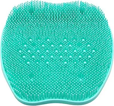 Produktbild von 1 Stück Silikon-Fußbürste aus hochwertigem, lebensmittelechtem Silikon – robust, hygienisch und ideal für die tägliche Dusche. Mit ihrer großflächigen, weich-elastischen Oberfläche (28 x 24,5 x 4 cm) bietet sie gleichzeitig effektive Tiefenreinigung, sanftes Peeling und durchblutungsfördernde Massage. Die grüne Farbe unterstreicht ihre frische, spa-artige Wirkung. Dank geringem Gewicht (366 g) bleibt sie sicher am Boden oder an Fliesen haften. Kein Schimmel, kein Geruch, keine Abnutzung – langlebig und einf
