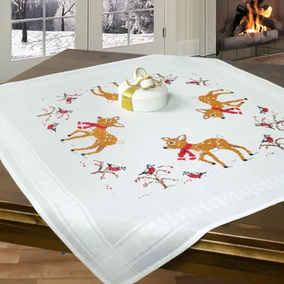 Produktbild von Omgoods – Stickset mit vorgedrucktem Motiv – Tischdecke 80x80 cm – Stickset für Erwachsene – Stickset für Kreuzstich – Stickgarn aus 100% Baumwolle – Inklusive Stickanleitung