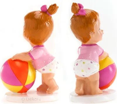 Obrázek produktu pro Figurka na dort holčička s míčem 10x7cm
