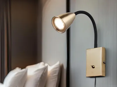 Produktbild von LED Leselampe, Wandleuchte mit Schalter & Stecker, Messing, Nachttischlampe Wand