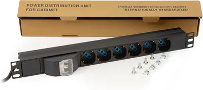 Imagen del producto de Distribuidor de energía con enchufe, para rack de 19 pulgadas, con 6 tomas de corriente universales