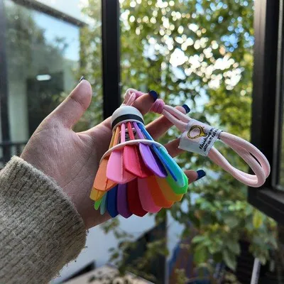 Immagine prodotto di Portachiavi sportivo arcobaleno con cordino da 20 cm