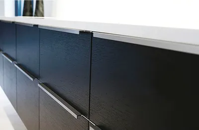 Produktbild von Furnipart Griffleiste Trim 595mm - Griff flach zum Einnuten, Aluminium Edelstahl-Effekt
