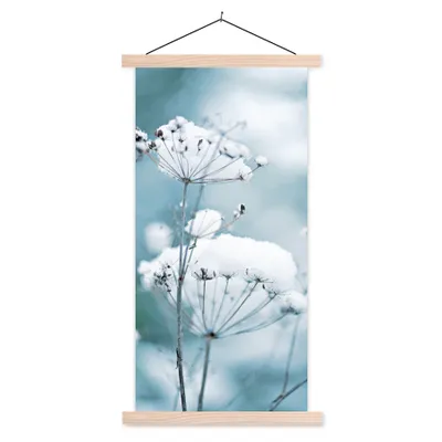Produktbild von MuchoWow® Textilposter Schnee - Blumen - Winter - Zweige 40x80 cm mit holzfarbenen Rahmen - Wohnzimmer