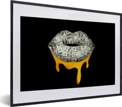 Produktbild von MuchoWow® MuchoWow® Gerahmtes Poster Lippen - Geld - Schwarz - Weiß 40x30 cm - Poster mit zchwarzem Bilderrahmen - Bilderrahmen - Poster im Rahmen