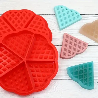 Image de 2x Moule à gaufres en silicone Cœur 5 pièces - Antiadhésif, résistant à la chaleur jusqu'à 220°C, rouge