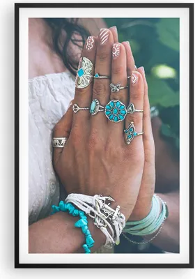 Produktbild von Gerahmtes Poster - Schwarzer Rahmen - Hände Schmuck Boho - 61x91,5 cm - Wand Bild - Wanddeko - Wandbilder - Kunstposter - Wandposter - Bilderrahmen - Bilder - Kunstdruck - P2BPA61x91-4412