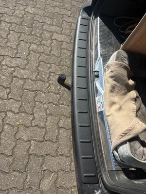 Immagine prodotto di Protezione per il bordo del bagagliaio in plastica ABS nera, compatibile con tutti i modelli VW T5