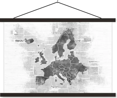 Produktbild von MuchoWow® Textilposter Eurocard auf Zeitungspapier - schwarz und weiß 120x80 cm mit schwarzem Rahmen - Wanddeko