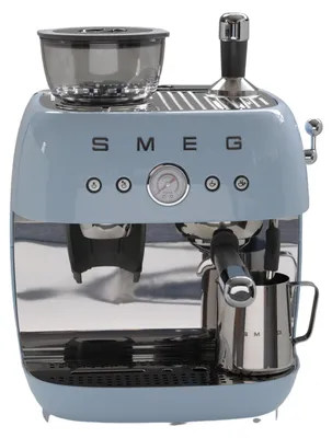 Produktbild von Smeg EGF03PBEU Espressomaschine, Kaffeevollautomat 50s Style, pastellblau