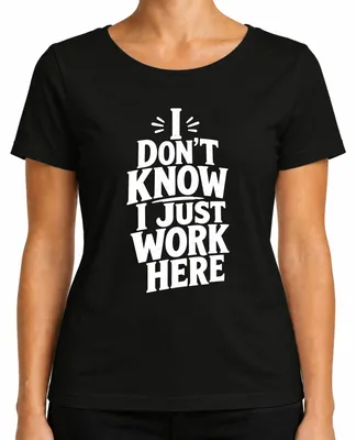 Imagen del producto de Camiseta para mujer, color , talla XL. Frase: "No lo sé, solo trabajo aquí". Marca: Lustig Arbeit. Estilo: sarcástico