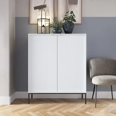 Obrázek produktu pro Bílá moderní komoda s reliéfním vzorem, vysoká, model KIOTO KW2D, černý rám, vysoká skříň/komoda