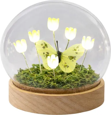 Produktbild von LED Deko Kugel gelb Blumen Schmetterling Glaskugel mit Holzsockel Timer
