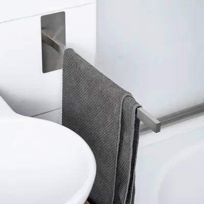 Produktbild von ELMOWO - Edelstahl Handtuchhalter ohne Bohren einarmig in silber - Handtuchstange für Badezimmer-Waschbecken - Handtuchhalterung selbstklebend 1-armig