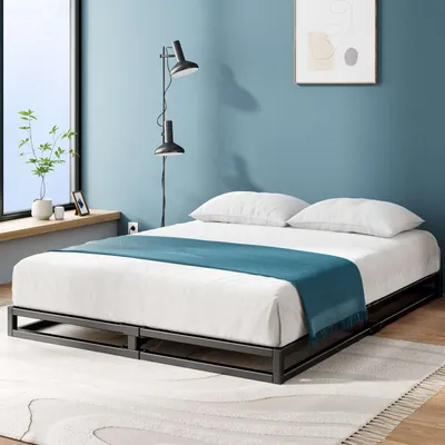 Stabiles Plattformbett aus schwarzem Metall mit klaren Linien – ideal für moderne Schlafzimmer.
