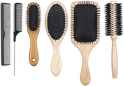 Produktbild von 6-teiliges Haarpflege-Set mit 3 antistatischen Holzbürsten, einer Rundbürste und 2 Kämmen für das Föhnen