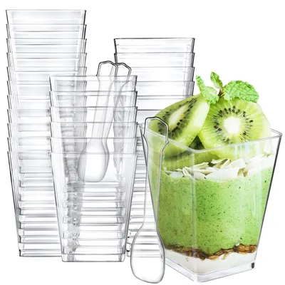 Imagen del producto de 50 vasos de plástico transparente para postres, con cucharas incluidas