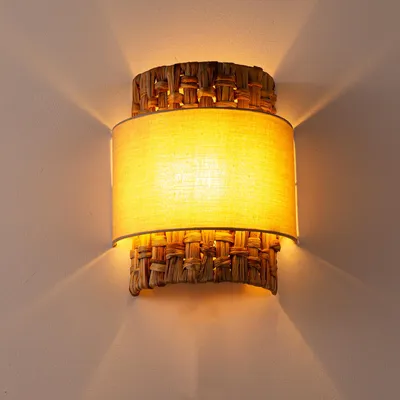 Produktbild von Wandlampe mit Rattan- und Beige-Textilstirnwand – Natürlicher Boho-Stil, E27-Fassung „VÉLA“,