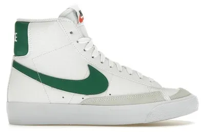 Imagen del producto de Nike Blazer Mid 77 Blanco y Verde Pino (talla para jóvenes) - Talla europea 36