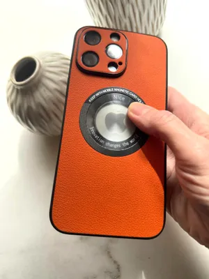 Produktbild von Hülle für iPhone 14 Handyhülle Schutzhülle kompatibel mit Magsafe magnetisch Case Tasche Kunstleder - ORANGE
