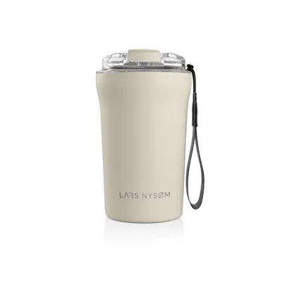 Produktbild von LARS NYSØM Thermo Kaffeebecher-to-go mit Trageschlaufe & Tritan Deckel | BPA-freier Travel Mug 0,38 Liter mit Isolierung  (Buttercream, 380ml)