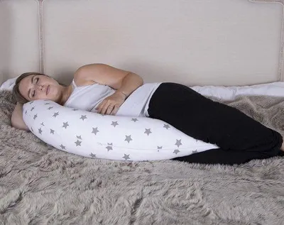 Image de Coussin d'accouchement à motif étoilé, gris et blanc, confort et soutien