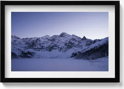 Produktbild von Landschaft mit schneebedeckten Bergen– Wandbild mit Rahmen – Gerahmtes Bild  – Wanddekoration – 60x40 cm –  Schwarz Rahmen